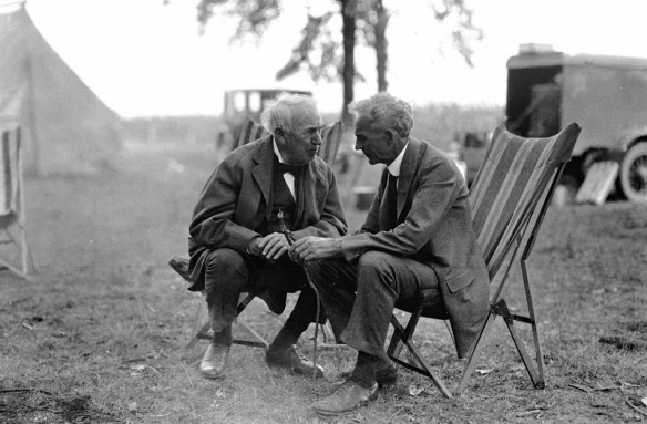 1923_Thomas-Edison_and_Henry-Ford-camping-trip